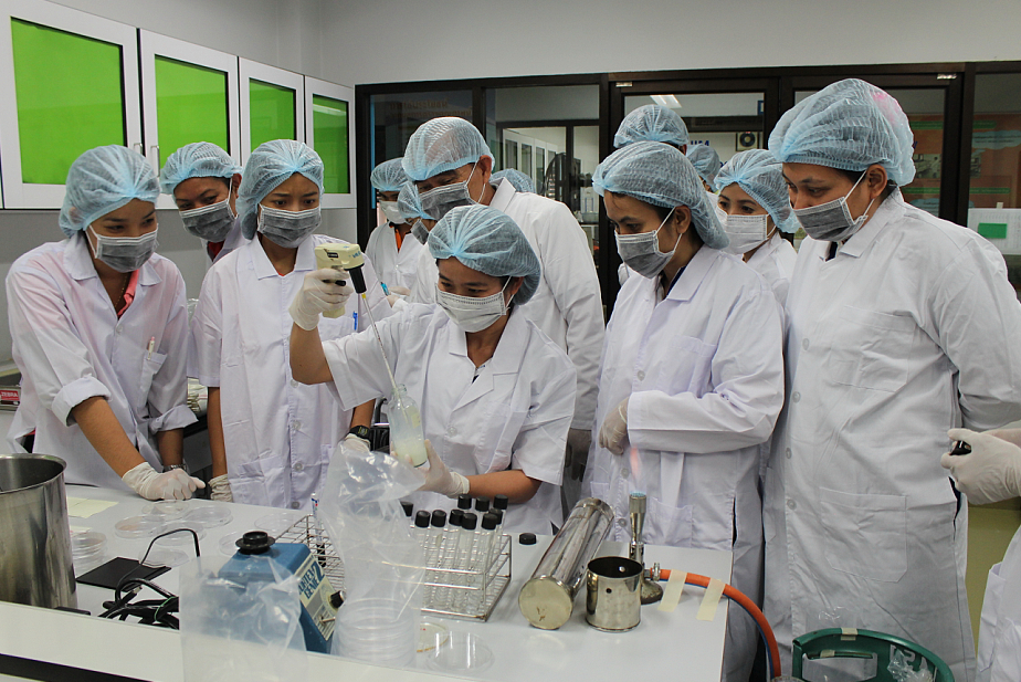 การฝึกอบรมในห้องปฏิบัติการ